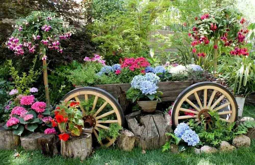 Как создать уютный цветник в саду