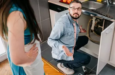 Что делать, если забилась канализация: решение проблемы