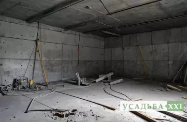 Можно ли совмещать черновую отделку и электромонтаж