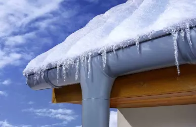 Как предотвратить образование льда на крыше зимой